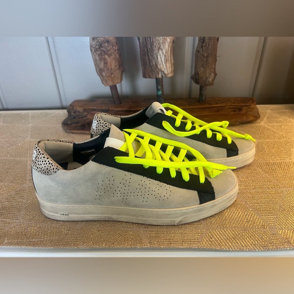 P448‎ Sneakers.